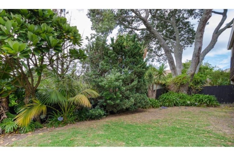 Photo of property in 17a Te Atatu Road, Te Atatu South, Auckland, 0610