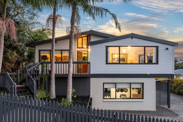Photo of property in 32 Mcdowell Crescent, Hillcrest, Auckland, 0627