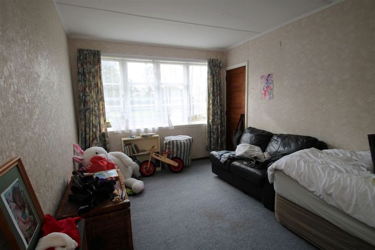 Photo of property in 30 Goldsmith Crescent, Levin, 5510