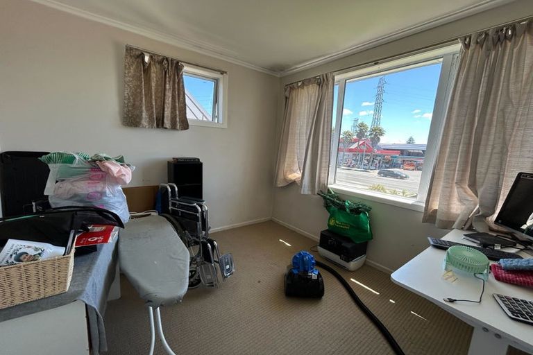 Photo of property in 265 Te Atatu Road, Te Atatu South, Auckland, 0610