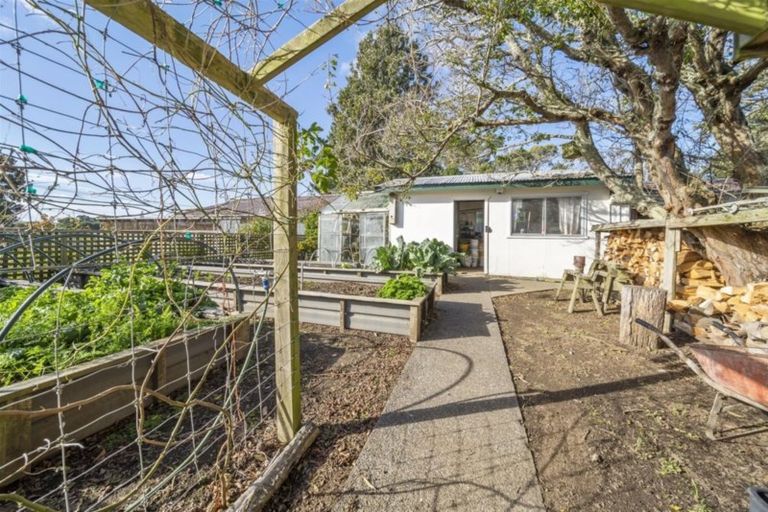 Photo of property in 40 Bear Street, Waverley, 4510