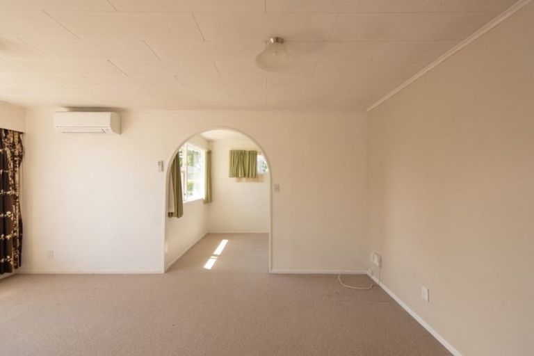 Photo of property in 28 Raglan Avenue, Cloverlea, Palmerston North, 4412