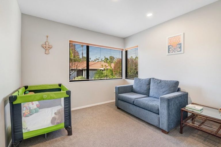 Photo of property in 8 Saint Lucia Place, Unsworth Heights, Auckland, 0632