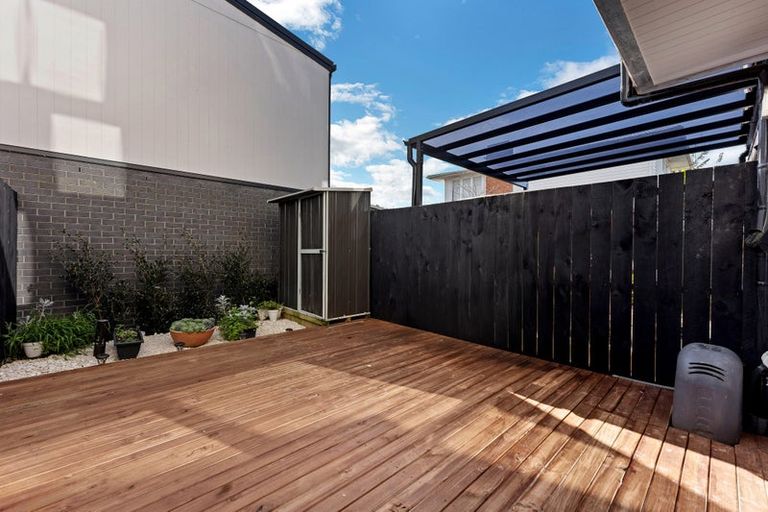 Photo of property in 2/119 Bruce Mclaren Road, Henderson, Auckland, 0612