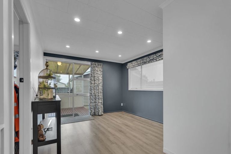 Photo of property in 62 Oriana Crescent, Hornby, Christchurch, 8042