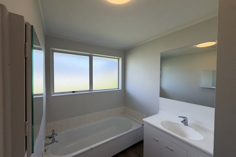 Photo of property in 2 Hill Court, Awapuni, Palmerston North, 4412