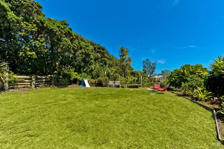 Photo of property in 38 Waitea Road, Muriwai, Waimauku, 0881