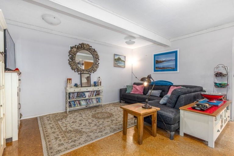 Photo of property in 17 Kinloch Place, Papakowhai, Porirua, 5024