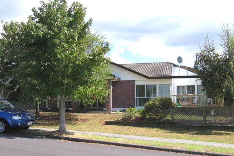 Photo of property in 18 Whiting Grove, West Harbour, Auckland, 0618