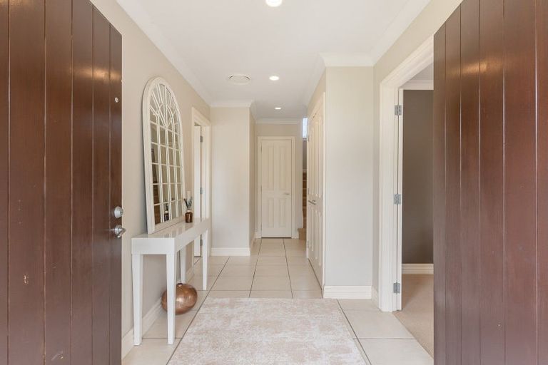 Photo of property in 11 Dunvegan Rise, East Tamaki Heights, Auckland, 2016