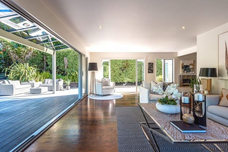 Photo of property in 88 Queens Drive, Oneroa, Waiheke Island, 1081