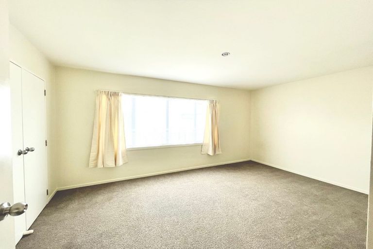 Photo of property in Krisley Court, 5/6 Ambrico Place, New Lynn, Auckland, 0600