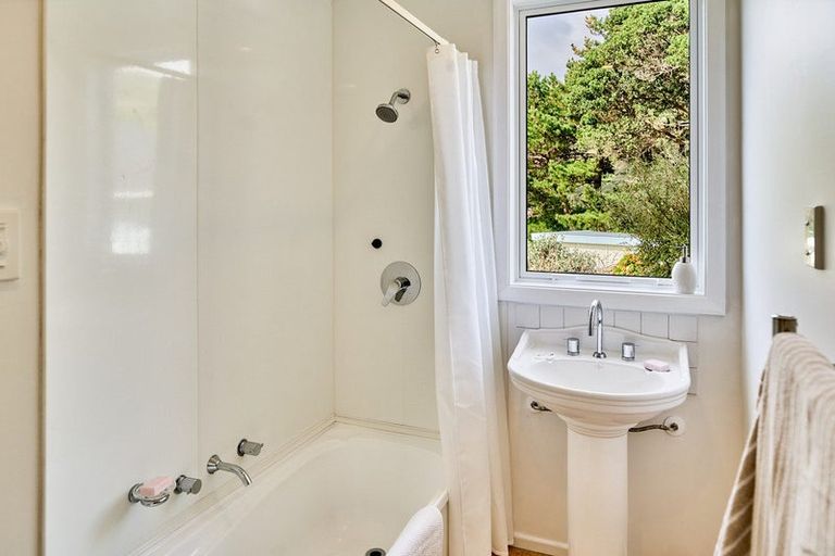 Photo of property in 122 Muri Road, Pukerua Bay, 5026