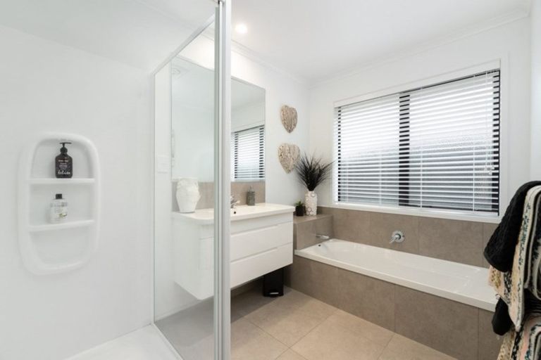 Photo of property in 1 Blanche Road, Papamoa Beach, Papamoa, 3118