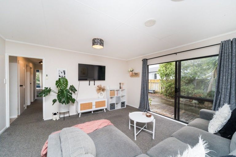 Photo of property in 99 Hillcrest Drive, Kelvin Grove, Palmerston North, 4414