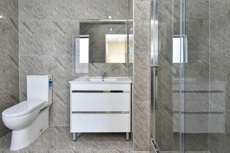 Photo of property in 10 Tapuwae Way, Mangere Bridge, Auckland, 2022