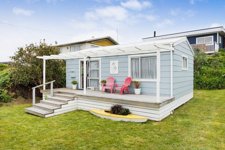 Photo of property in 7 Chaffey Street, Foxton Beach, Foxton, 4815