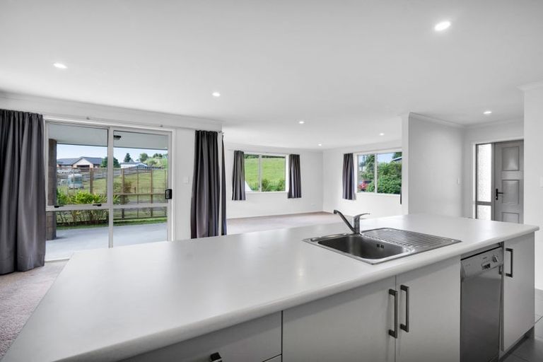 Photo of property in 17 Heta Road, Highlands Park, New Plymouth, 4312