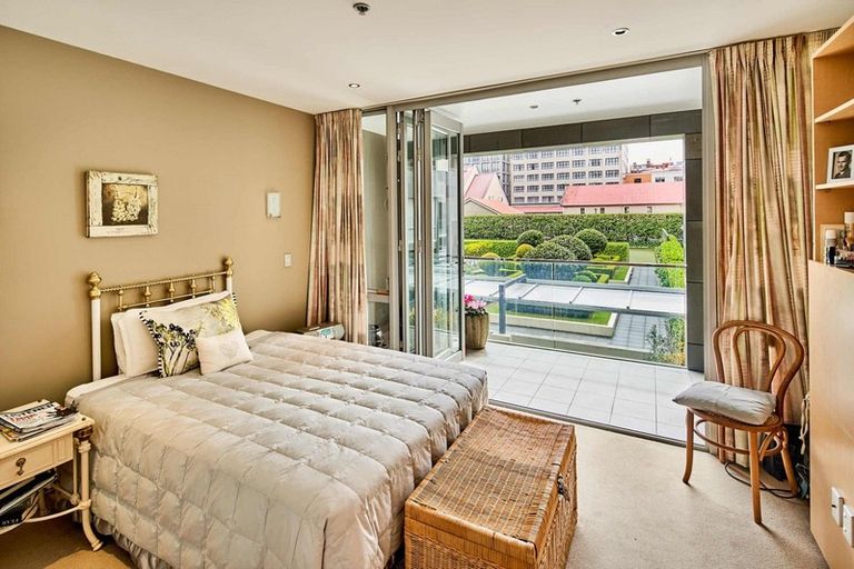 Photo of property in Sanctum Apartment, 10 Ebor Street, Te Aro, Wellington, 6011