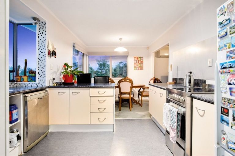 Photo of property in 61 Sunline Avenue, Massey, Auckland, 0614