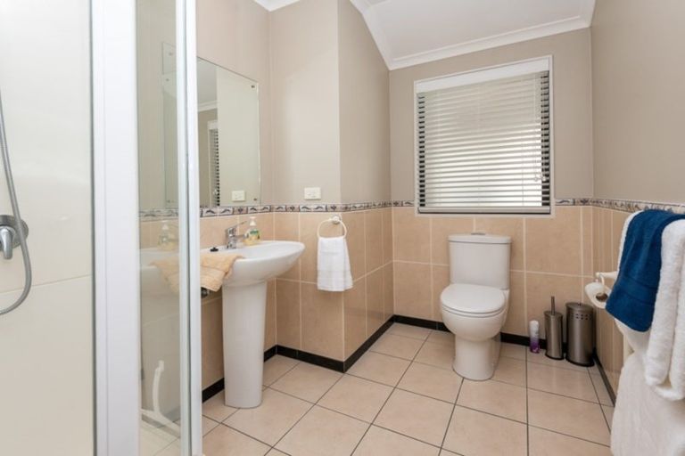 Photo of property in 5 Brooke Ridge Rise, East Tamaki Heights, Auckland, 2016