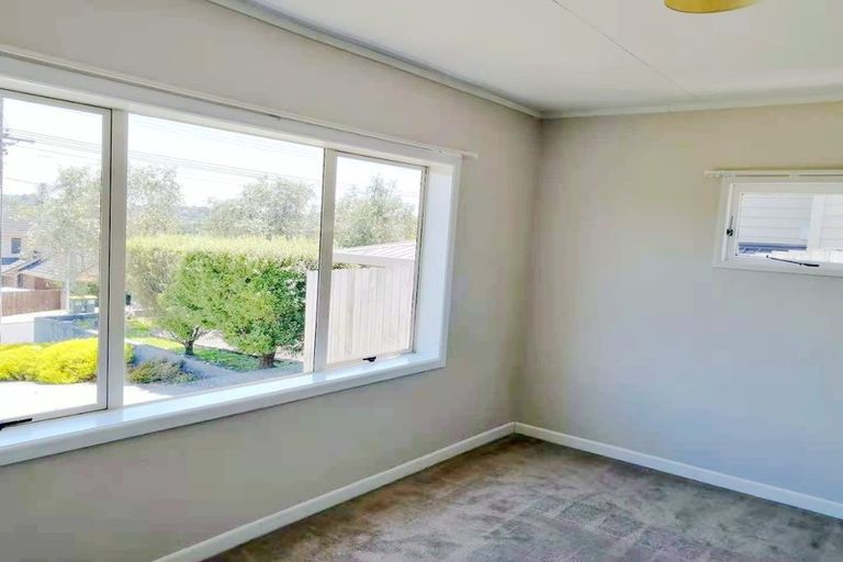 Photo of property in 76 Browns Bay Road, Rothesay Bay, Auckland, 0630