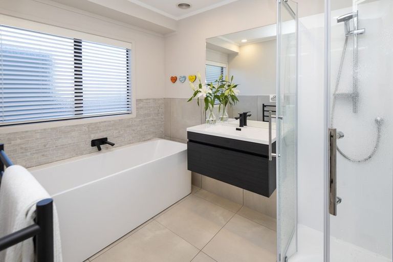 Photo of property in 2/12 Waller Avenue, Bucklands Beach, Auckland, 2012