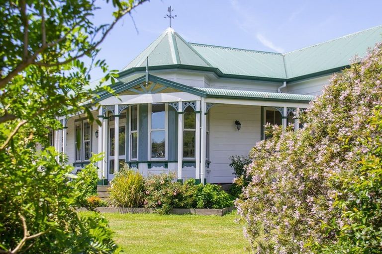 Photo of property in 121 Ferry Road, Martinborough, 5711