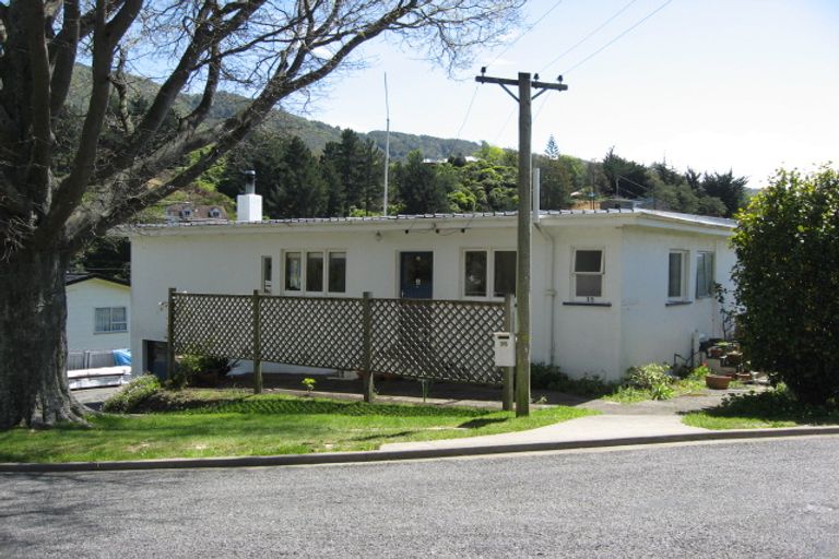 Photo of property in 35 South Terrace, Picton, 7220