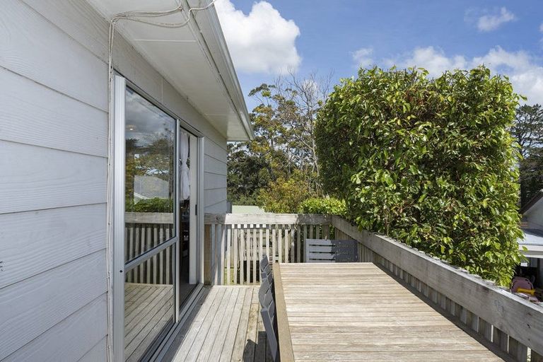 Photo of property in 4/23 Luckens Road, West Harbour, Auckland, 0618
