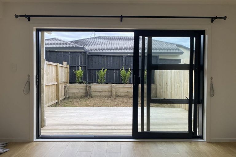 Photo of property in 96d Triangle Road, Massey, Auckland, 0614