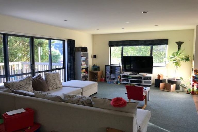 Photo of property in 1/15 Glastron Place, Bayview, Auckland, 0629