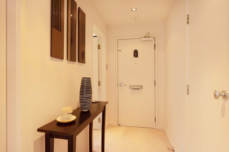 Photo of property in Wharenui Apartments, 274 Oriental Parade, Oriental Bay, Wellington, 6011