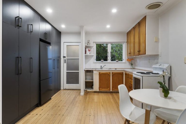 Photo of property in 1/420 Beach Road, Mairangi Bay, Auckland, 0630