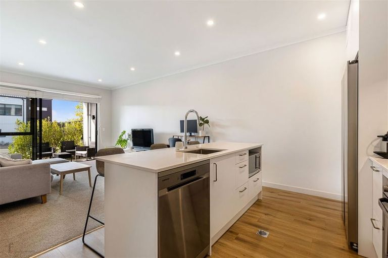 Photo of property in 2/3 Genevieve Lane, Hobsonville, Auckland, 0616