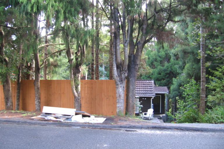 Photo of property in 3 Minnehaha Avenue, Titirangi, Auckland, 0604