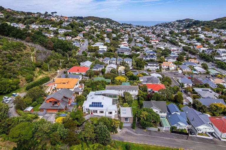 Photo of property in 17 Dover Street, Island Bay, Wellington, 6023