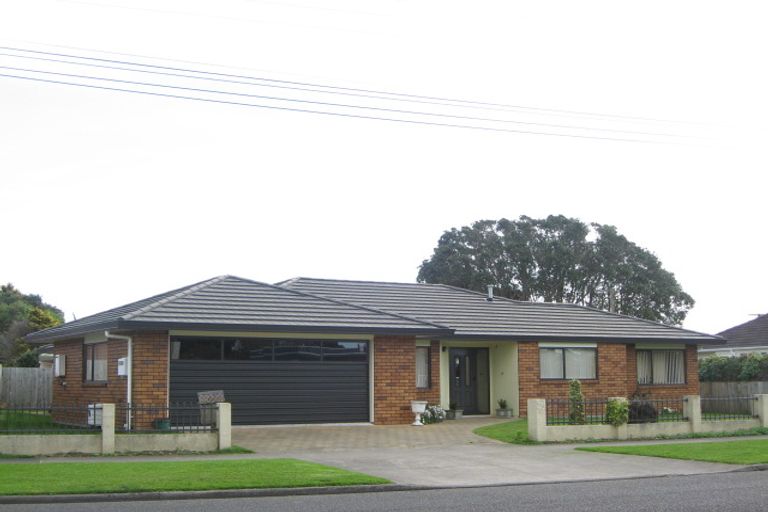 Photo of property in 122 Govett Avenue, Frankleigh Park, New Plymouth, 4310