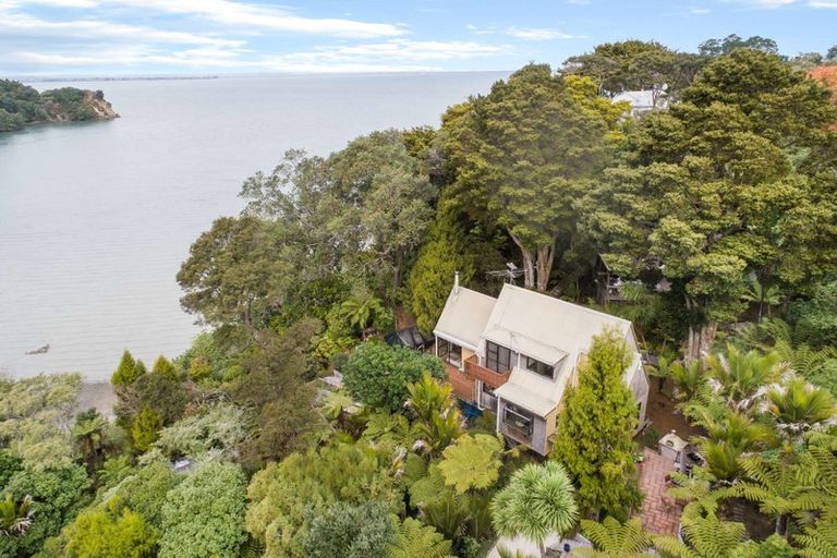 Photo of property in 68 Laingholm Drive, Laingholm, Auckland, 0604