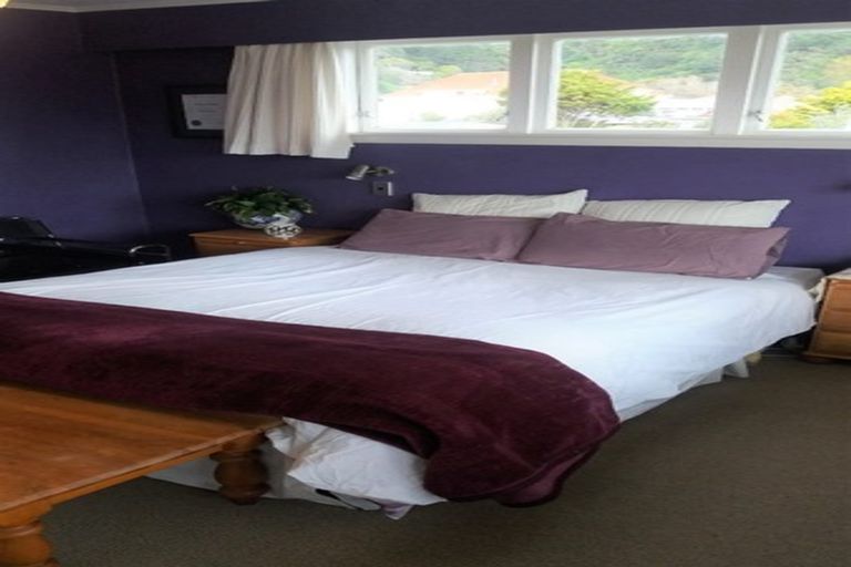 Photo of property in 37 Pukatea Street, Eastbourne, Lower Hutt, 5013