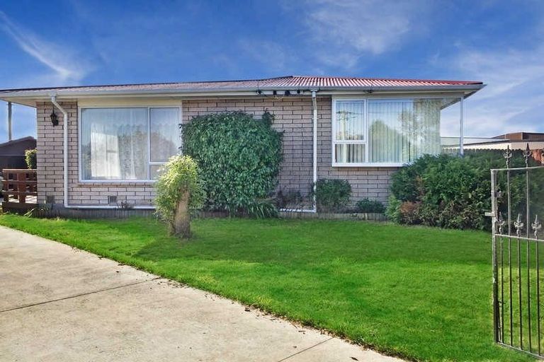 Photo of property in 6 Craig Place, Redwood, Christchurch, 8051