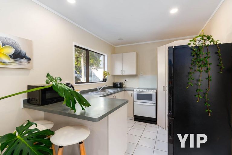 Photo of property in 2/154 Newlands Road, Newlands, Wellington, 6037