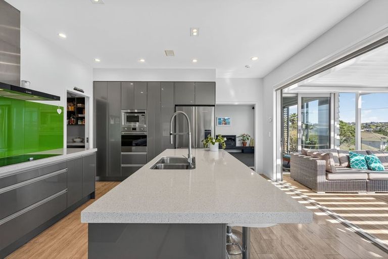 Photo of property in 15 Beechwood Road, Rothesay Bay, Auckland, 0630