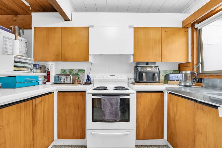 Photo of property in 100b Grand Vue Road, Kawaha Point, Rotorua, 3010