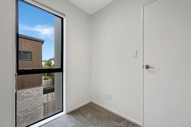 Photo of property in 140 Tiriwa Drive, Massey, Auckland, 0614