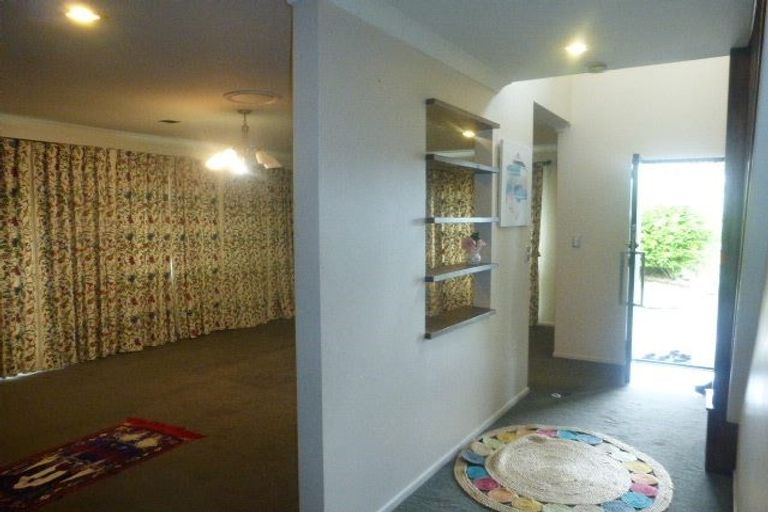 Photo of property in 69 San Marino Drive West, Henderson, Auckland, 0612