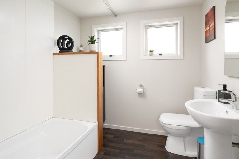 Photo of property in 14 Beach Road, Waikawa, Picton, 7220