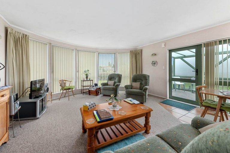 Photo of property in 2 Ashmore Place, Fairy Springs, Rotorua, 3015