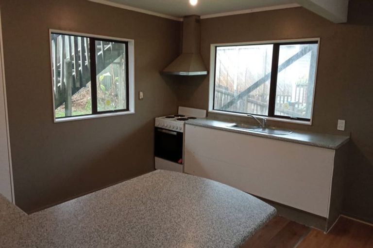 Photo of property in 12a Sabulite Road, Kelston, Auckland, 0602