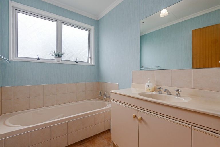 Photo of property in 9 John F Kennedy Drive, Milson, Palmerston North, 4414